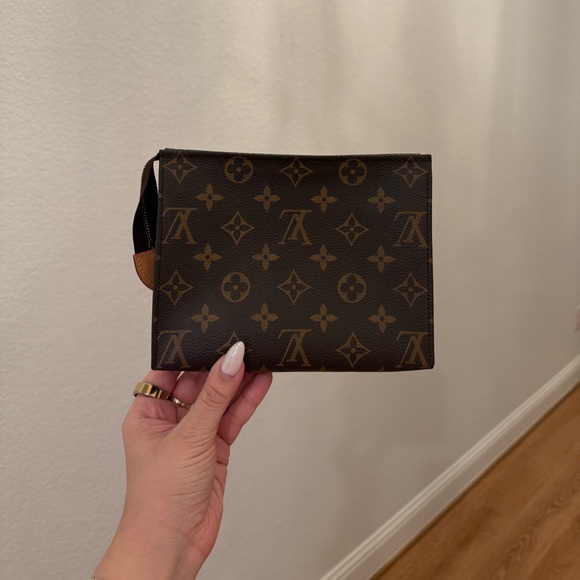 Louis Vuitton Handbags - LOUIS VUITTON TOILETRY 19 POUCH